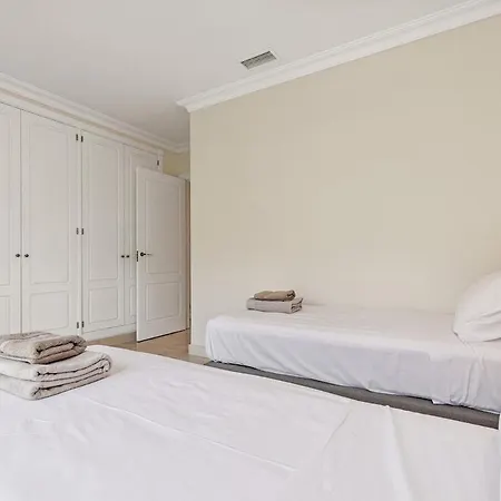 Stunning 2-bedroom With Panoramic Views *