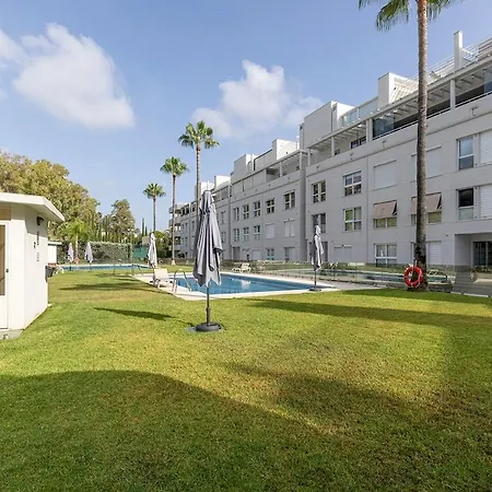 Stunning 2-bedroom With Panoramic Views Apartament
