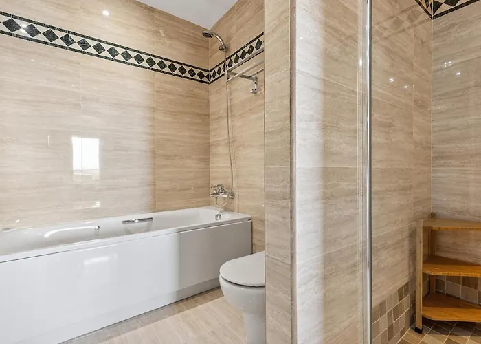 Stunning 2-bedroom With Panoramic Views Daire Marbella