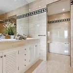 Stunning 2-bedroom With Panoramic Views *
