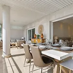 Stunning 2-bedroom With Panoramic Views