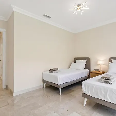 Апартаменти Stunning 2-bedroom With Panoramic Views Марбелья