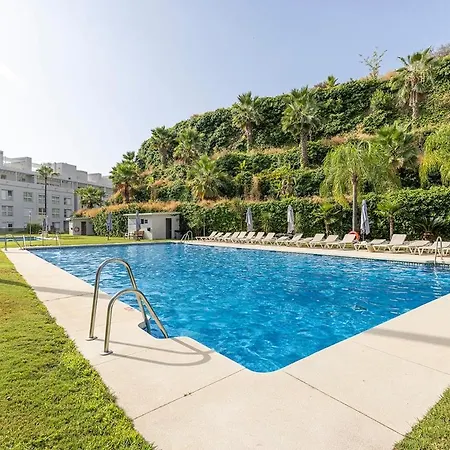 Stunning 2-bedroom With Panoramic Views Lejlighed