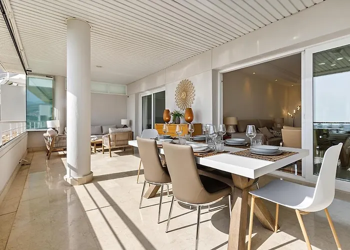 Stunning 2-bedroom With Panoramic Views Lejlighed