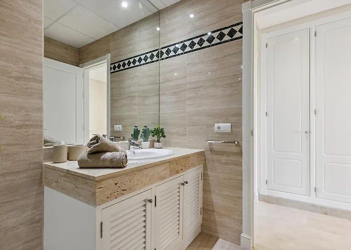 Stunning 2-bedroom With Panoramic Views Lejlighed