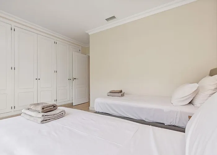 Stunning 2-bedroom With Panoramic Views *