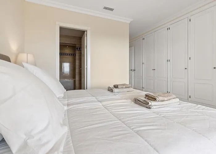 Lejlighed Stunning 2-bedroom With Panoramic Views