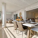 Stunning 2-bedroom With Panoramic Views Апартаменты
