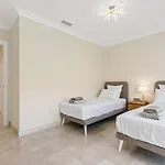 Апартаменты Stunning 2-bedroom With Panoramic Views Марбелья
