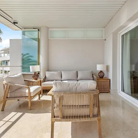 Stunning 2-bedroom With Panoramic Views * マルベーリャ