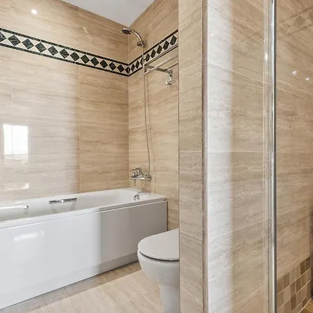 Stunning 2-bedroom With Panoramic Views アパート マルベーリャ